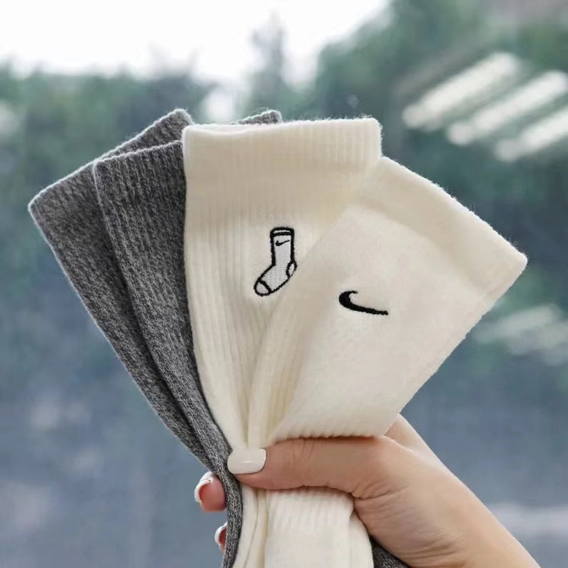 Nike Everyday Plus 小襪子刺繡圖標中筒襪