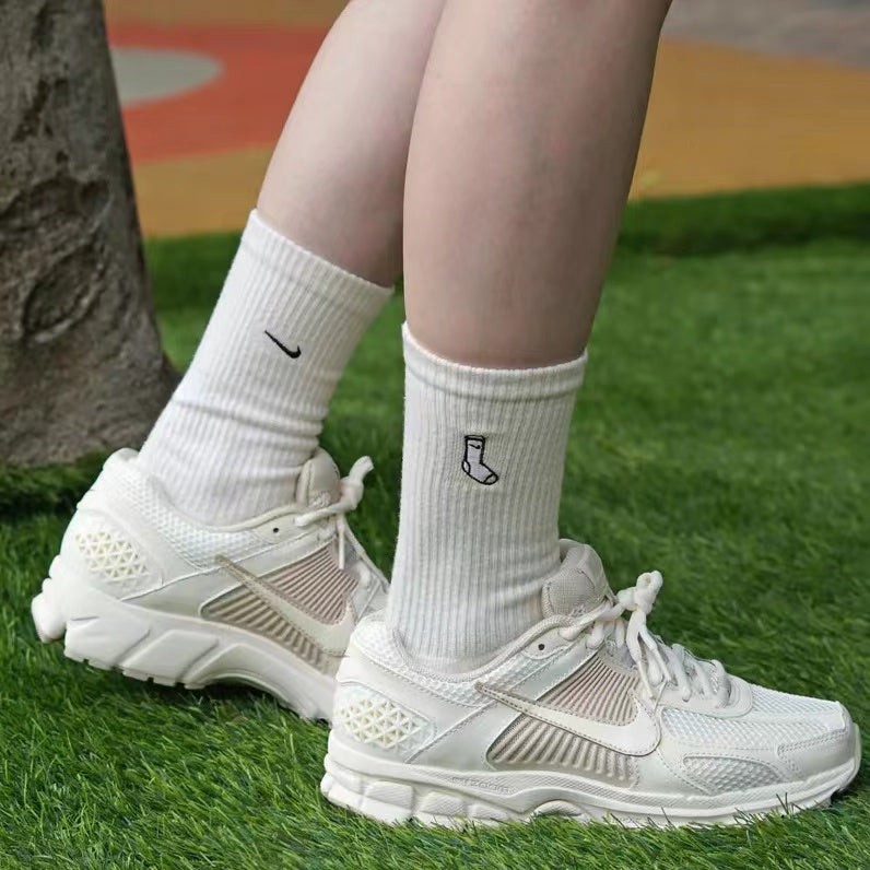 Nike Everyday Plus 小襪子刺繡圖標中筒襪