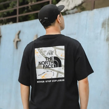 【NEW本周新品】【情侶推薦款❤️】The North Face北面男款黑色純棉浣熊地圖 印花 短T