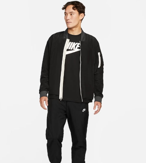 Nike Sportswear 男款 T 恤